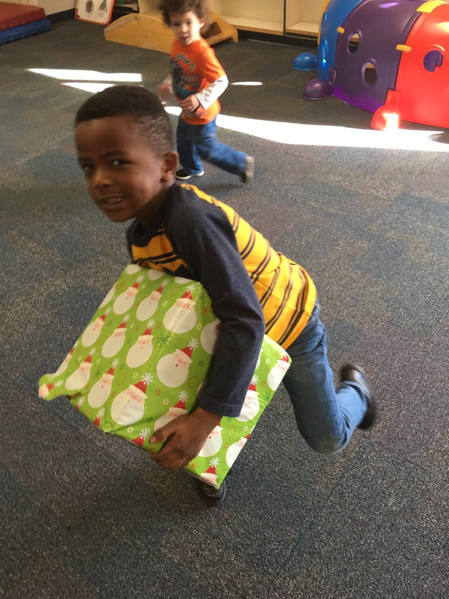 MsHadleysClass's tweet image. We had a terrific time decorating cookies, making Christmas ornaments, and pretending to be Santa’s elves! Thanks for taking part in the fun, families!