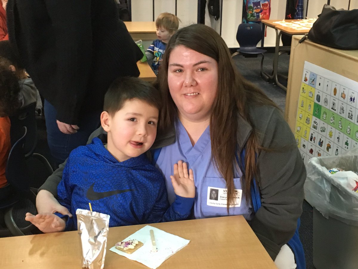 MsHadleysClass's tweet image. We had a terrific time decorating cookies, making Christmas ornaments, and pretending to be Santa’s elves! Thanks for taking part in the fun, families!