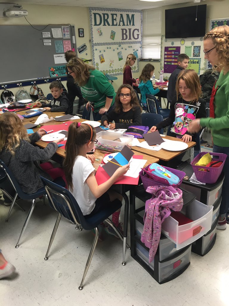CoachBaumann's tweet photo. NHS and NJHS kids from @BanderaMiddle and @BanderaHigh came hung out with us at @hcebulldogs   It was awesome! They read to our kids and did projects with them. #bulldogtenacity #bluegrit #trexlovesme https://t.co/FrznDdWQwA