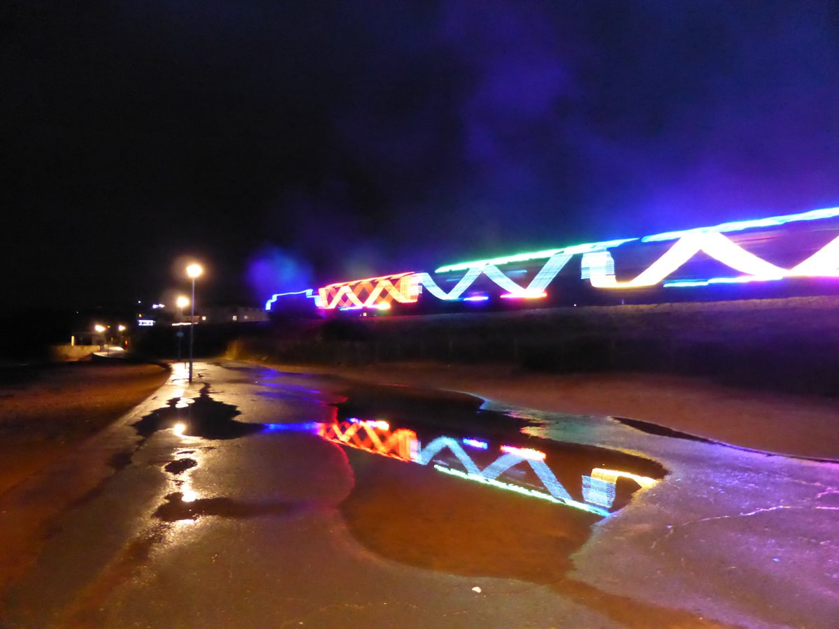 mydevonholidays's tweet image. You can get some good pictures of the 'Train of lights' from Goodrington Sands beach - a little gathering has appeared each night - but don't forget to check the schedules... @50plusinfobus #OMGB @TourismTweetsGB @VisitDevon @GreatDevonDays #UKHoliday2017 #BoostTorbay @Devon_Hour