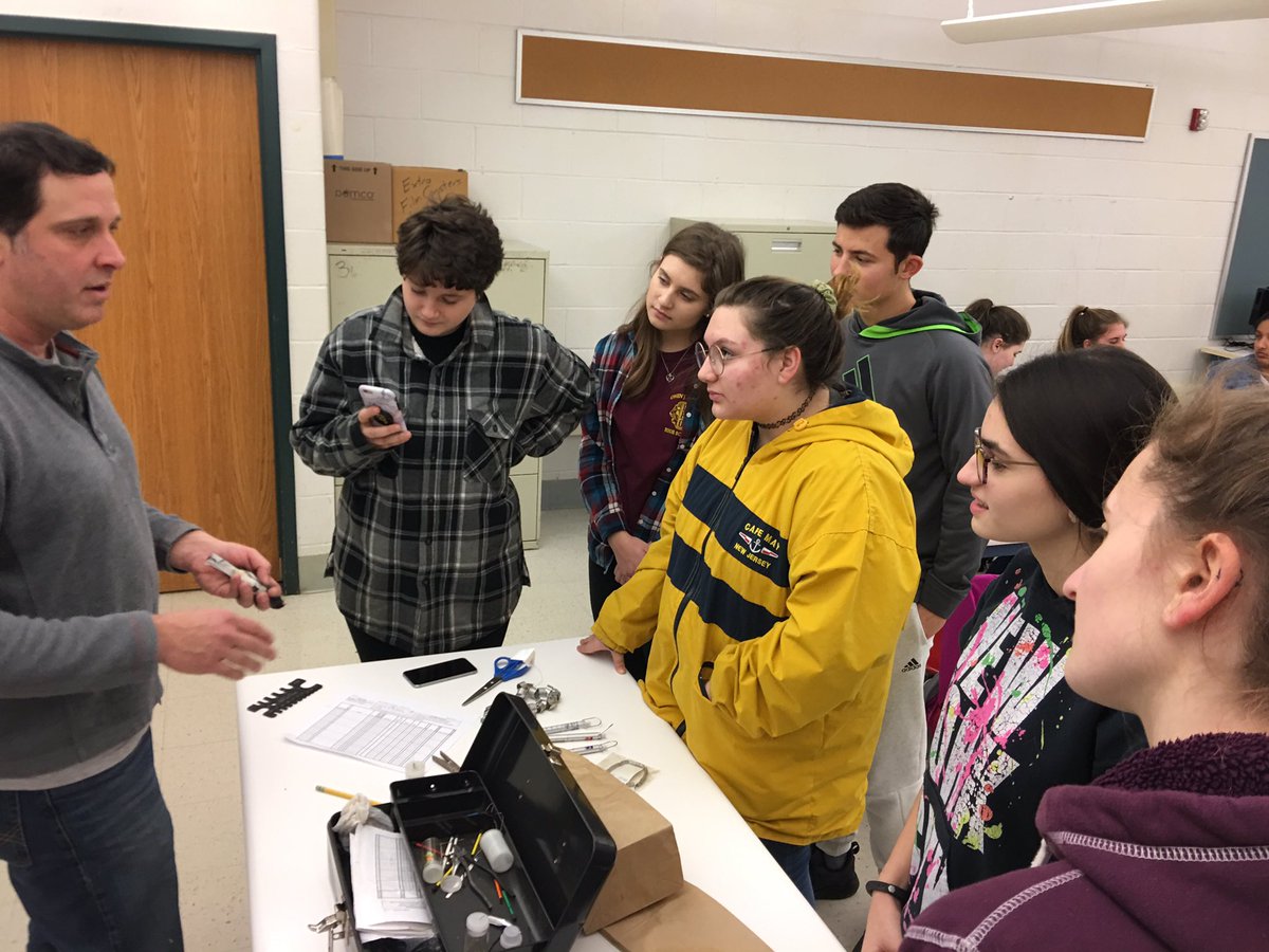 MrsGeorgeOJR's tweet photo. Banding song birds at OJR for Ecology lab #OJRecology https://t.co/s5stt1nNPv