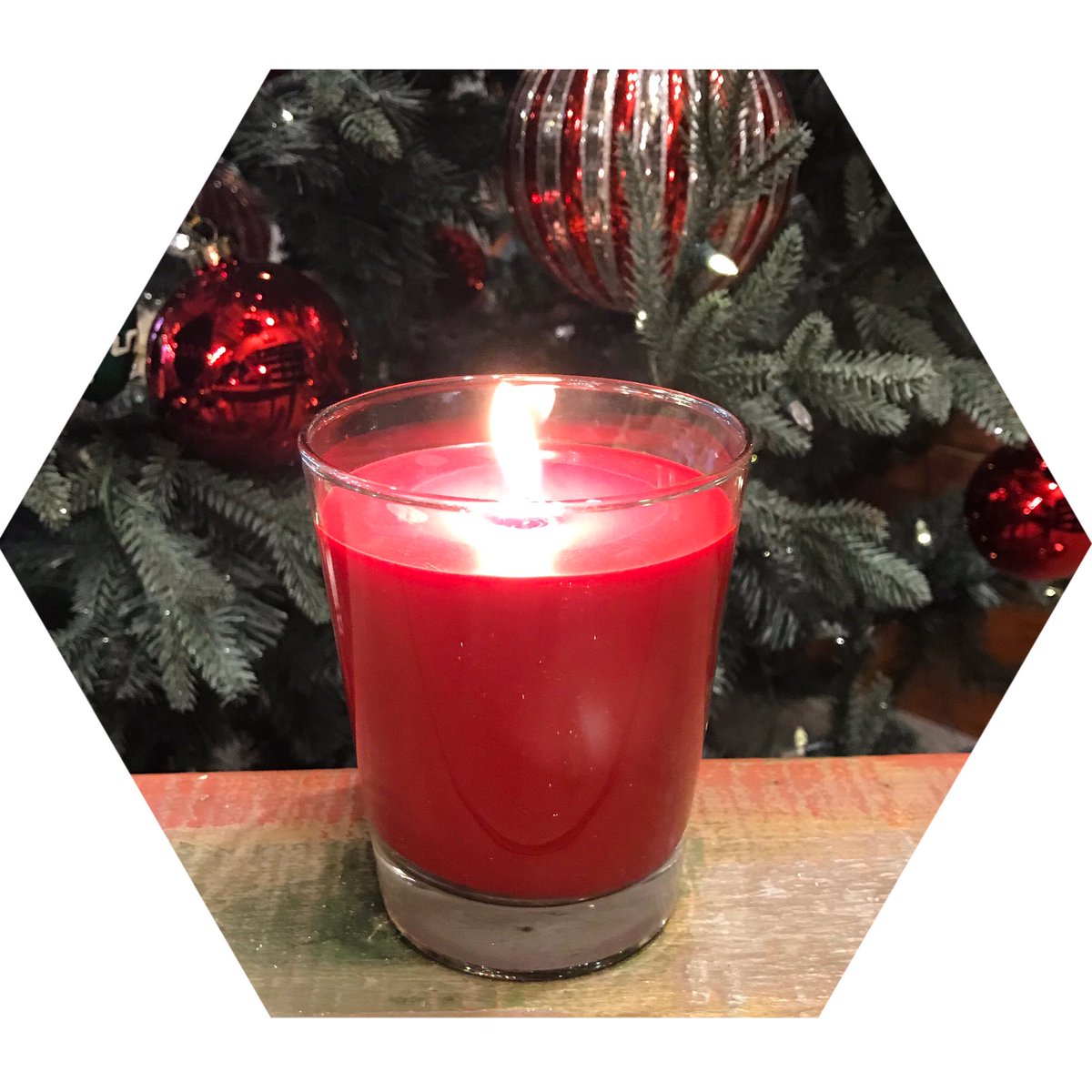 RootCandleBuzz's tweet photo. May your days be merry and bright! Who’s hoping 🎅🏻 leaves a #RootCandle under your 🎄 this Christmas?! 🙋🏻♀️🎁 #everybodygetsaRootCandle https://t.co/74n7PfUzUD