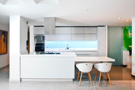 CS_decor's tweet image. Le minimalisme respecte des codes bien définis. Des surfaces dépouillées, l’absence de mobilier chargé et des couleurs neutres sont les éléments-clés de ce style architectural fort demandé.