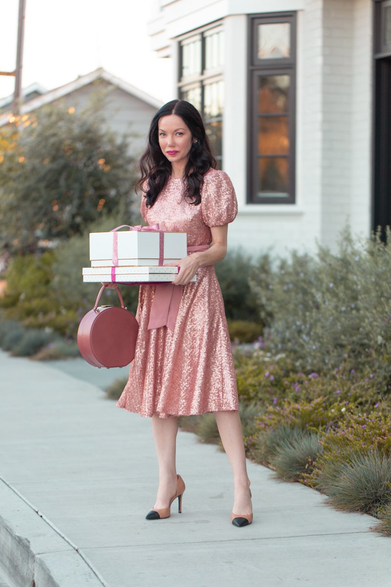 prettylshopper's tweet photo. It all began with a dress! My eyes caught hold of the Gal Meets Glam Holiday Collection and visions of Sugar Plum’s began to dance in my head. Details: https://t.co/OyH109wfYB

#gmgcollection #holidaystyle #fashionblogger #partydress https://t.co/ynuY1361cQ