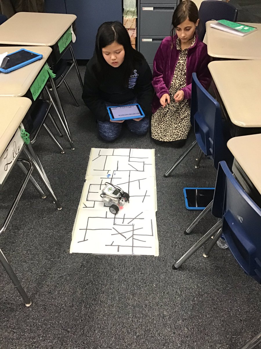 mickschdale's tweet photo. Epic Build Showcase is on and the bots are performing!
#d56acheives #rtlearns https://t.co/u8xjogWLC3