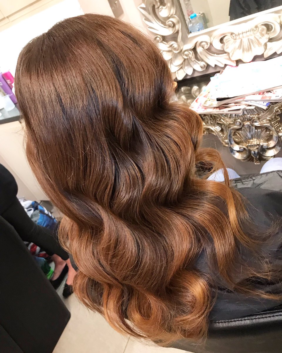 halamsalon1's tweet photo. Wavy Hair ✨
#halamsalon #newark #nottingham #hairsalon #wavyhair #christmas 
@CloudNineC9 https://t.co/srrf74UoHu