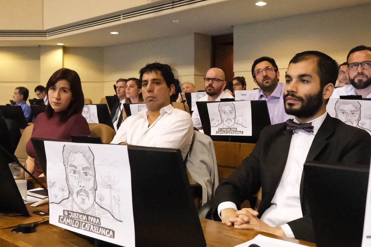 RenatoGarinG's tweet photo. "Nos toma por sorpresa”, dijo Hermes Soto sobre el video que confirma las mentiras de Carabineros, pero el fiscal del #CasoCatrillanca es claro: “No existió enfrentamiento, fue homicidio y desde el primer momento se ocultó la verdad”.  

Queremos #JusticiaParaCamiloCatrillanca. https://t.co/bNGfLy0ip4