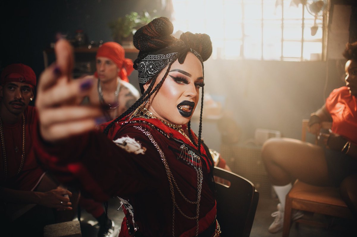 gloriagroove's tweet image. vem coisa boa por aí... 🏀🔒