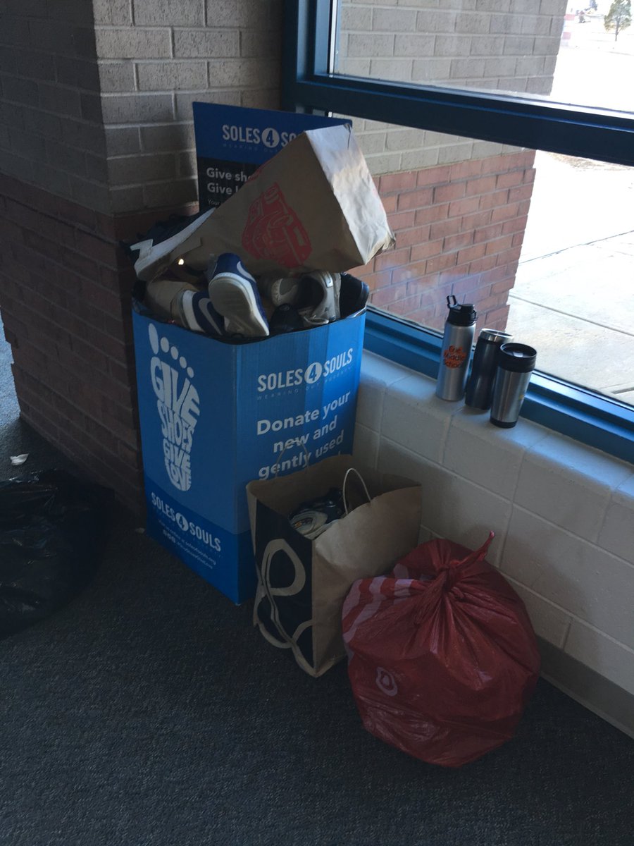 Soles4SoulsSCHS's tweet photo. @WestviewSVVSD blowing the roof off their very first #soles4souls pickup! Students and parents coming together to make a difference in the lives of the less fortunate 🏔👟😁
 @ErickFinnestead #SVVSD #westview #StVrainStorm #Donate #SCLA #Longmont https://t.co/yXTqt4SeeD