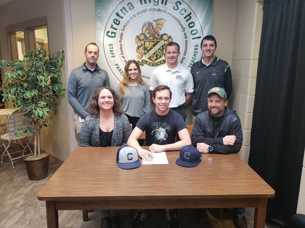 BarnstormersEl2's tweet photo. Signing day for @evberan @gretnabaseball @cunebaseball #NationalSigningDay https://t.co/DyYqn0oxGf