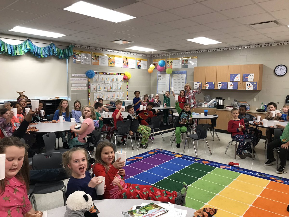 MsGehaReading's tweet image. Thank you @teamjeffriesCRE for hosting our hot chocolate and donut get together! Our class loves visiting you! @CRE_Cardinals #CREteach