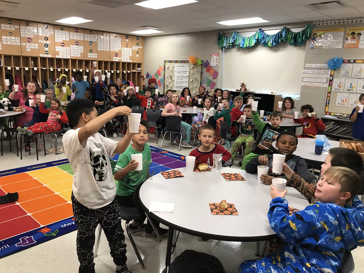 MsGehaReading's tweet image. Thank you @teamjeffriesCRE for hosting our hot chocolate and donut get together! Our class loves visiting you! @CRE_Cardinals #CREteach