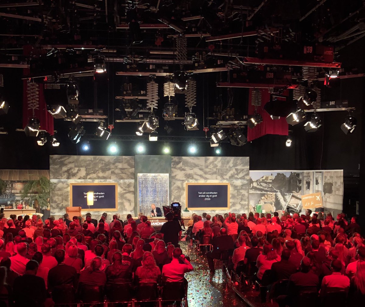 LarsHBF's tweet image. I kan godt glæde jer til nytårsudgaven af ‘Tæt på sandheden’ med @jonatanspang! Den er ualmindelig sjov, og det bliver ikke mindre kedeligt af at et af mine ‘stamsteder’ spiller en væsentlig rolle. #LABar