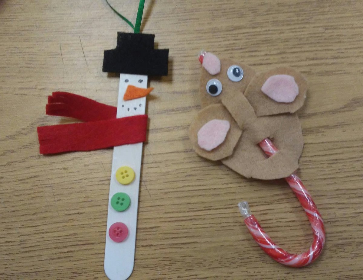 csouth3's tweet photo. Grade 4s and 5s finished their 6th rotation of Christmas crafts today@#bayview https://t.co/tDvbGzf7qu