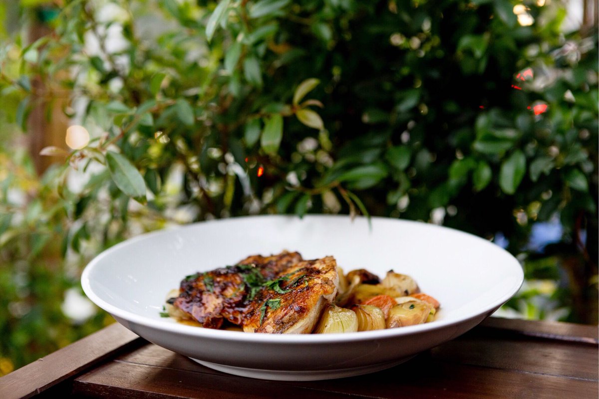 We believe that when you gather and assemble the freshest ingredients, it will cultivate the most flavorful and memorable dishes. 🌿 #EatConservatory #Conservatory #WeHo #WestHollywood #Restaurant