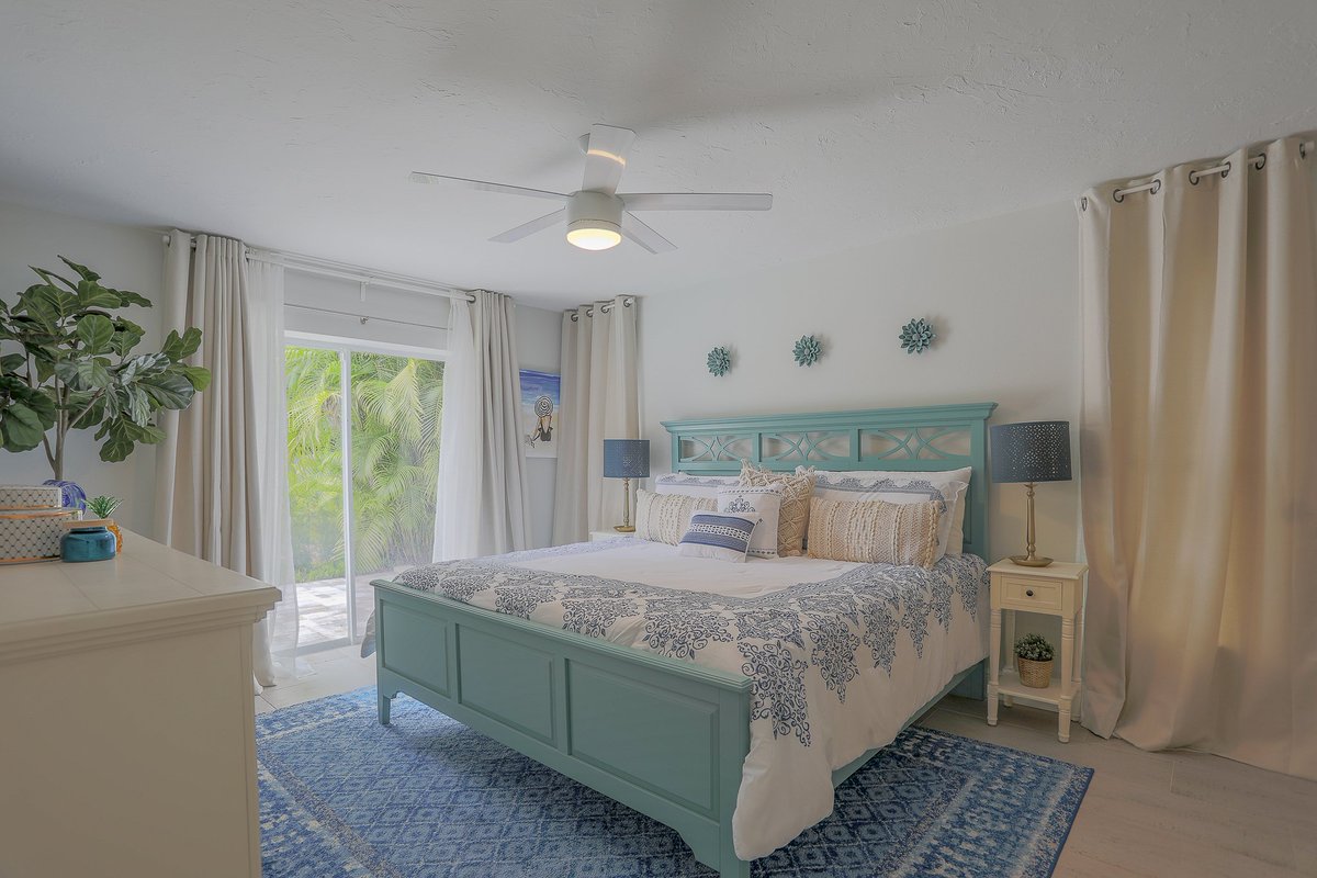 GC_VacaRentals's tweet photo. Just Listed! 

Private 3 Bedroom Home With Backyard Oasis Near Siesta Key: Sarasota 39 --> https://t.co/zmRZsYR5GV https://t.co/9N9sv1CqUr
