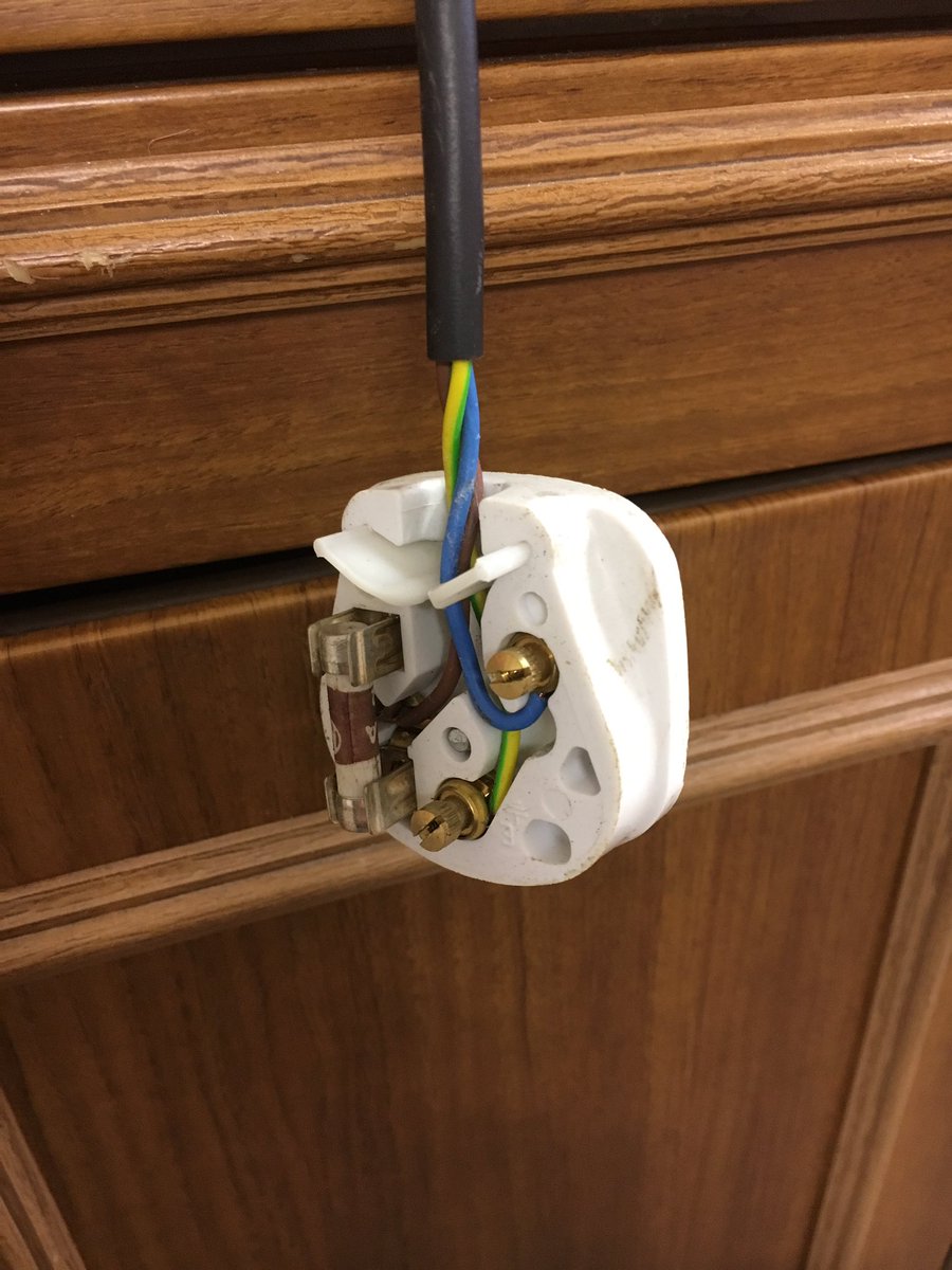 homeserviceelec's tweet photo. A day at work revealed electrical safety alerts for Christmas lights ,these very dangerous DIY electrical examples were foun in a church on a Christmas Tree!!!
A fire waiting to happen,13amp fuse loose wires no efforts made to be safe &amp; mains 230volts on the lights.Check now!!!! https://t.co/jAVkAcO57K