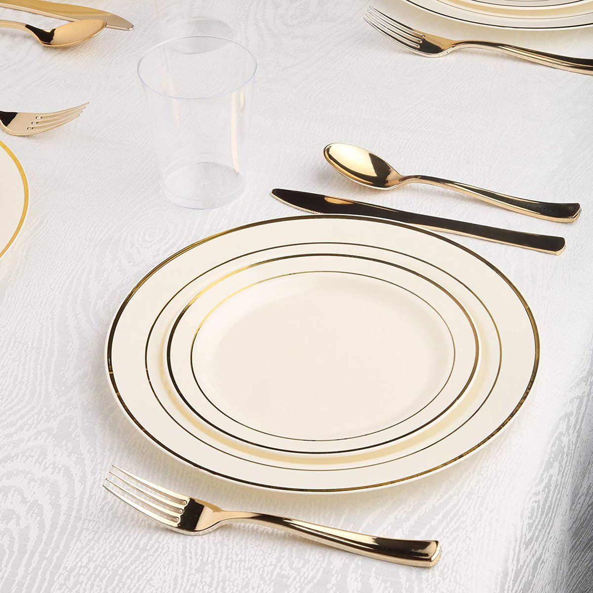 kayatableware's tweet photo. Go for elegant gold! This is a #bestseller for us and always a top choice for caterers and event planners. Planning a wedding? I think you just found your tableware! #yourewelcome #catering #kayatableware https://t.co/Ym1Fxn8rsq