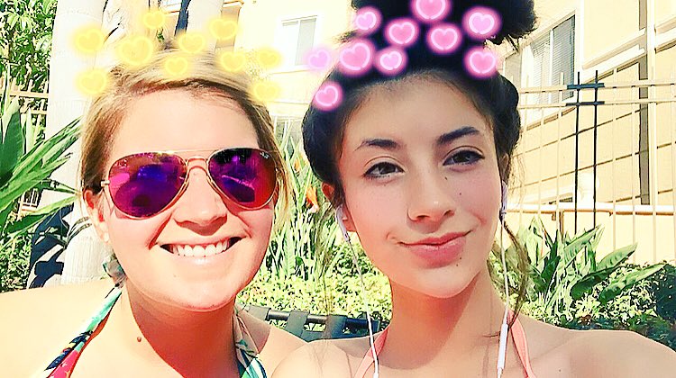 ShandaTrautman's tweet photo. The San Diego pool life might be the best pool life in the continental US! All three teenagers are raving, especially the 13-year-old with all the Snaps! 🎄🌴🌊☀️😎 #SanDiego #ChristmasinSanDiego #CaliXmas #SouthernCalifornia #ExperiencesInsteadofGifts https://t.co/Sm4bAbSg8e