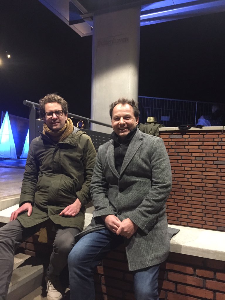 bortkoelewijn's tweet photo. Vanavond opende wethouder @GeertMeijering samen met omwonende dhr Selles als eerste (gratis) parkeerders de nieuwe parkeergarage Buitenhaven in Kampen.Met ontwerpers van Buro https://t.co/PRhOAiXaDC Boelhouwers en Fokkink en  Adriaan Visser van aannemer Hegeman trots op resultaat https://t.co/xXRNWlj3Sl