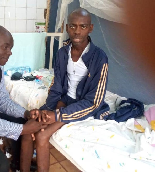 CPJAfrica's tweet photo. #Cameroon: @pressfreedom calls on @PR_Paul_BIYA to release critically ill journalist Thomas Awah Junior: https://t.co/Ru39afthQm
Awah suffered from poor physical health before his arrest, but his health has deteriorated badly since incarceration in Kondengui prison in #Yaoundé. https://t.co/DZVt5EFuyO