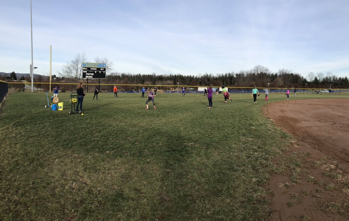 bruingineering's tweet photo. Yes! I think we will go outside to play today! @BruinsBMS #bmssoftball https://t.co/CHvB0zbYRp