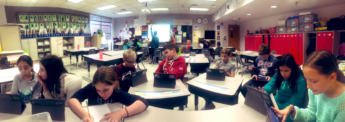 ElenaCCaceres's tweet photo. What do you notice? What do you wonder? Students created math problems based off of our real life photos. #EPMath #math #mate #spanishimmersion #EHSI https://t.co/wJYQDvrsgg