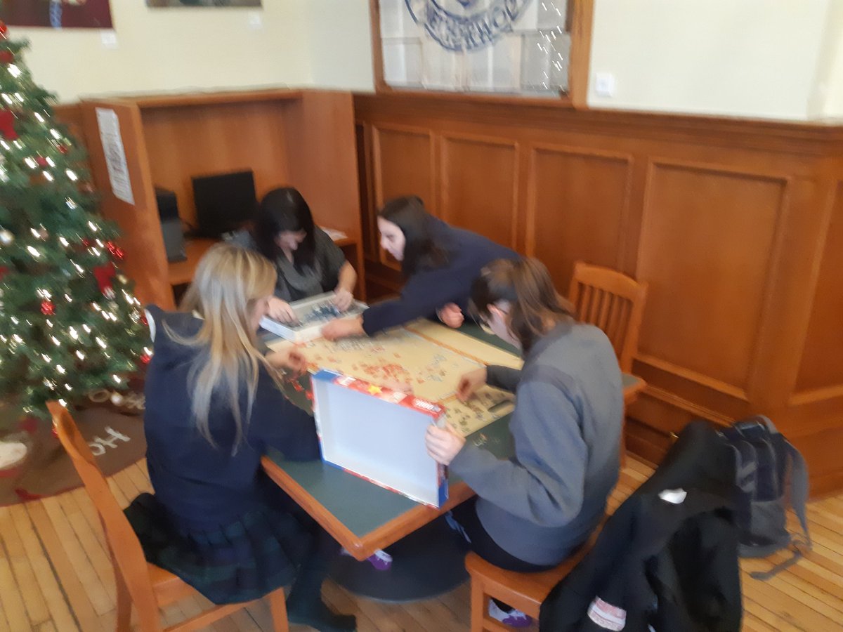 rnslibrary's tweet photo. 1 day until break...flex block creation...
#Collaboration
#TisTheSeason
#1000PiecesInMinutes
#success
#LibraryLove
@RNS1877 https://t.co/XwxaCVY7Qc