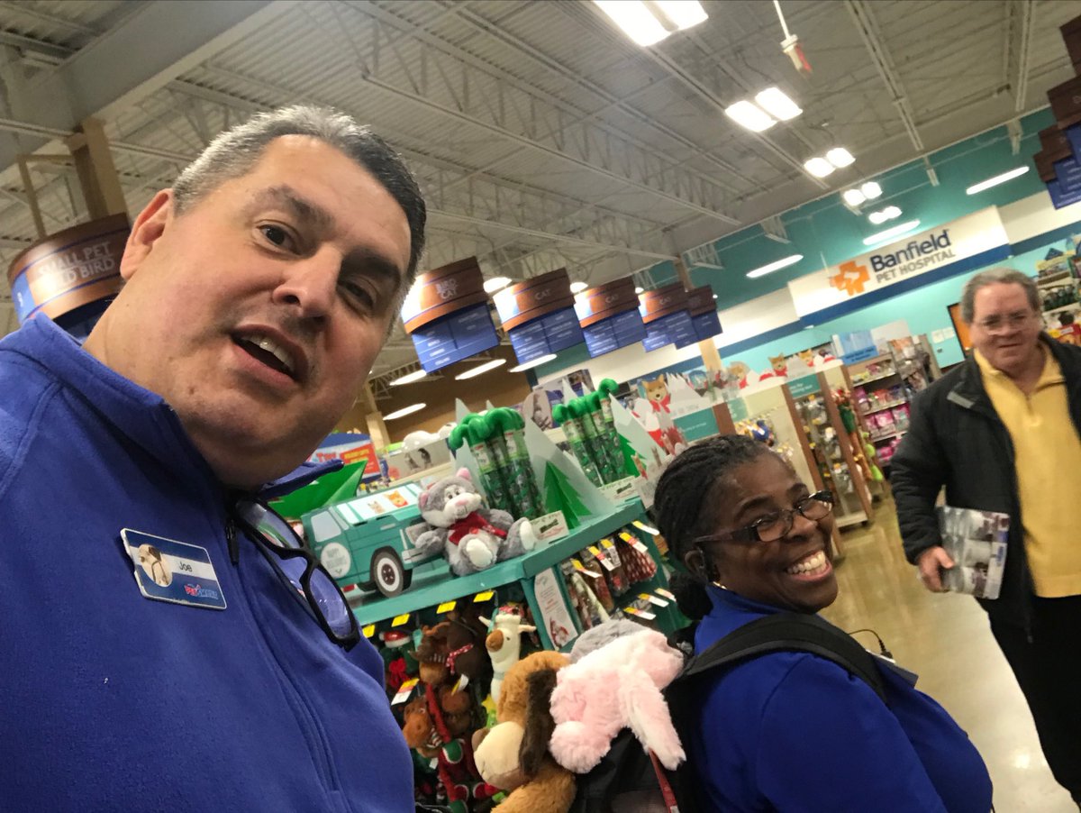 JoeCahue's tweet photo. Ms. Janet rocking out Chance &amp; Friends donations today @ PetSmart #2332 Matteson IL., appreciate you Ms. J #LifeAtPetSmart#Play2Win#TrustedPartner#GLSwag https://t.co/4CixgGqYUg
