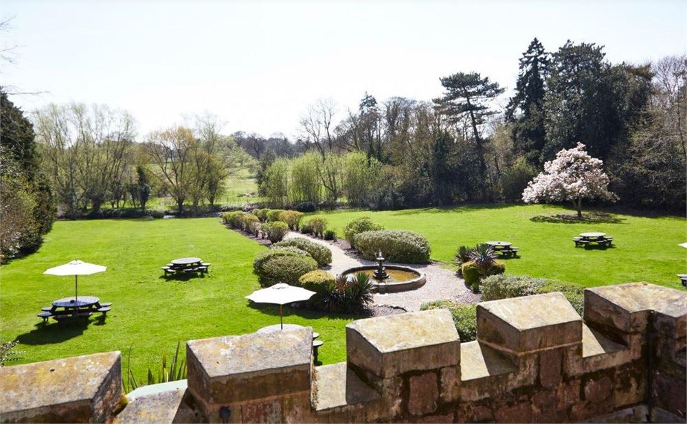 #Wedding venues with history, charm and beautiful surroundings - that's what you get when you book your big day at an Old English Inn, #WeddingHour!💖

We have venues across the country👉 bit.ly/2ORaUKV