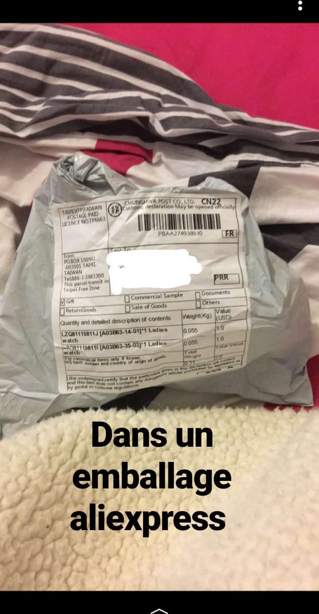 ytb_elsa's tweet photo. Encore 1 marque promulgué par 1 influenceuse" et encore 1arnaque. 1montre qui coûte 80e reçu dans un emballage aliexpress.  Perso jai pas reçu le mauvais modèl et en plus de ça la montre ne fonctionne pas. Ma soeur a commandé 3 montres 2/3 n'était pas les bonnes. #arnaquefieveza https://t.co/xMpKkb3ZwG