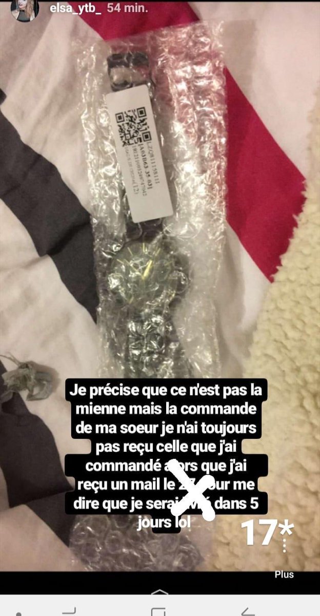 ytb_elsa's tweet photo. Encore 1 marque promulgué par 1 influenceuse" et encore 1arnaque. 1montre qui coûte 80e reçu dans un emballage aliexpress.  Perso jai pas reçu le mauvais modèl et en plus de ça la montre ne fonctionne pas. Ma soeur a commandé 3 montres 2/3 n'était pas les bonnes. #arnaquefieveza https://t.co/xMpKkb3ZwG