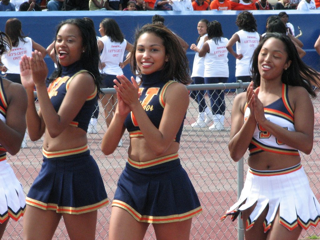 Cheerleaders makeout shemale dickforlily