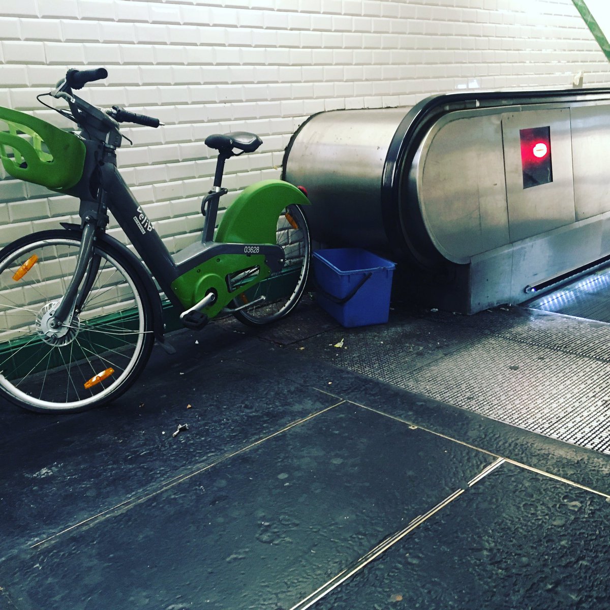 Intermediius's tweet photo. Ils font des sacrés efforts sur l intermodalite pour la nouvelle année la  #ratp tout de même... https://t.co/EV0zAsmePU