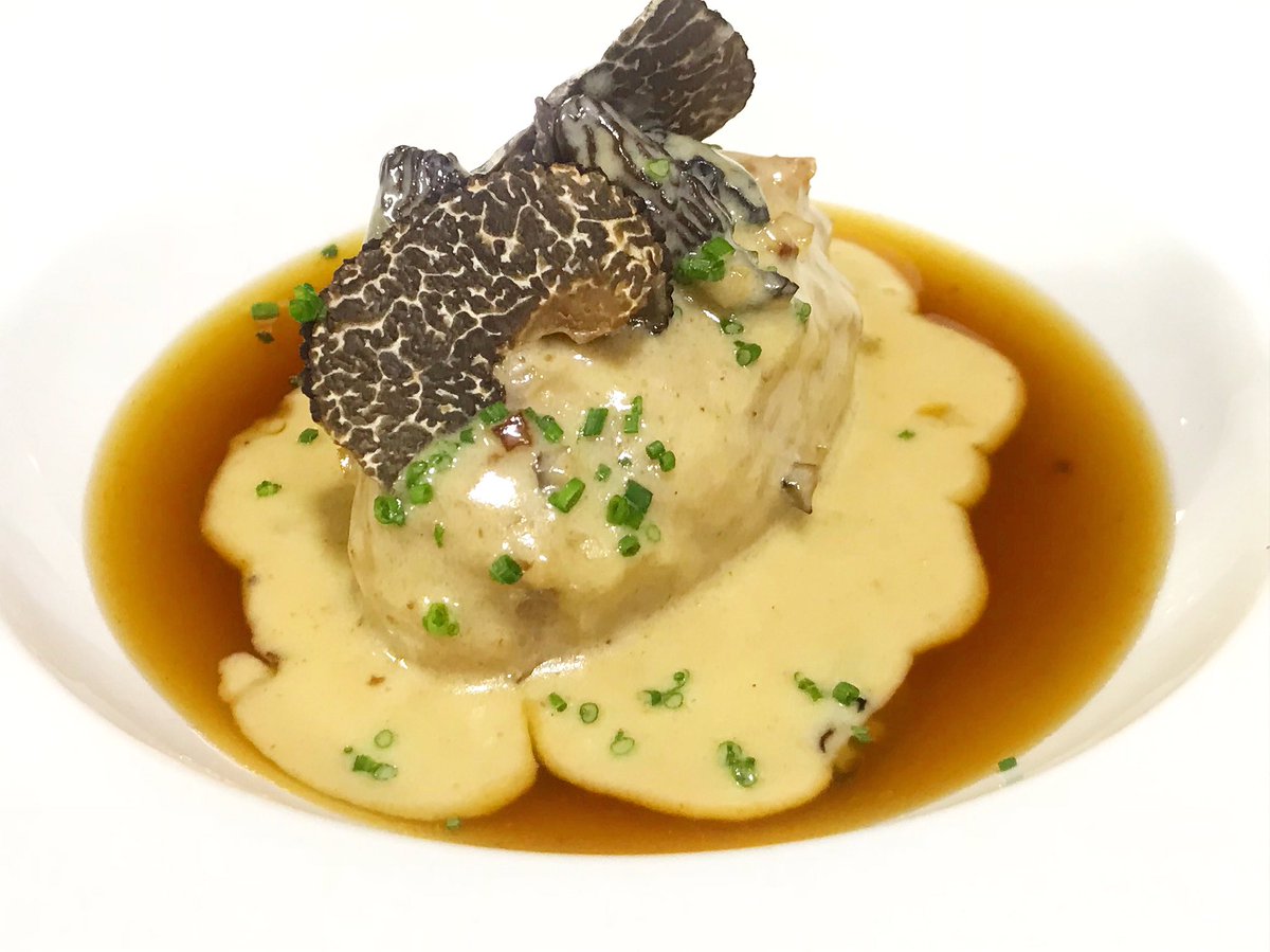 besanatapas's tweet photo. Quenelle de volaille con colmenillas a la crema y trufa https://t.co/5GRNXmbF9g