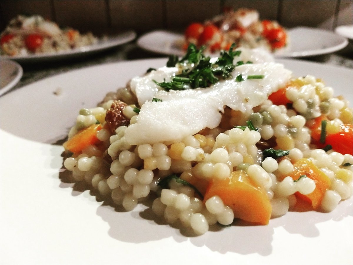 Loge_10's tweet photo. Pearl couscous with carrots, parsley and codfish #food #catering https://t.co/73JC5MItwV