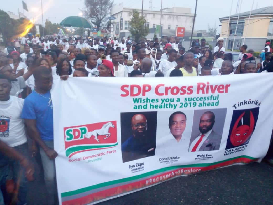 pdbraide's tweet photo. Tinkoriko!
@EyooEkpo for Governor Cross River. SDP.  His YOUNG campaign leaders are mobilizing peers daily 
As Ayade ppl dey block billboard of other gov candidates then supporters will become billboards 😂 
deputy @IAmWofaiEwa  Is a not too young to run goal
#recoverandrestore https://t.co/ShUIk9CPnG