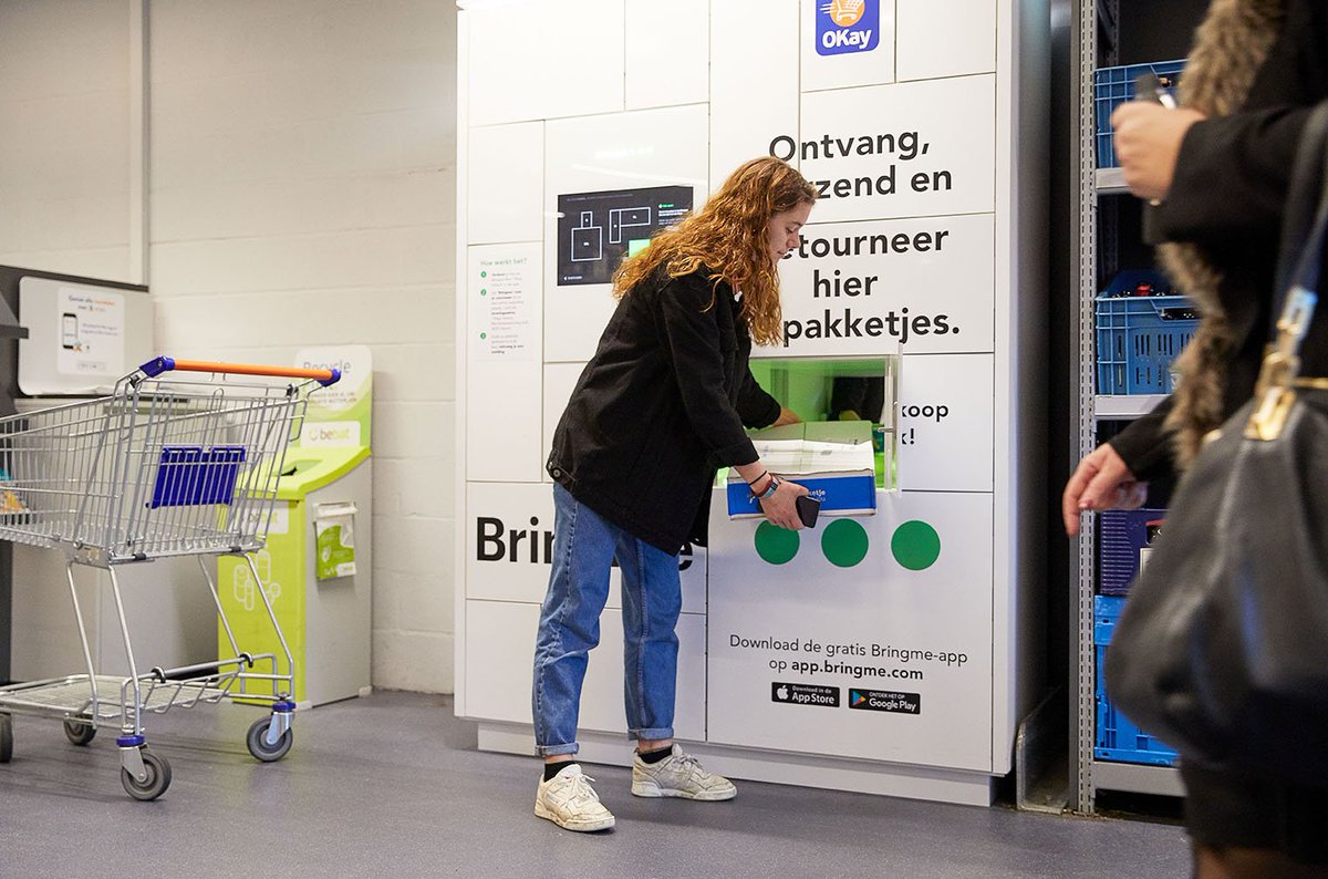 colruytgroup's tweet photo. Een halfjaar lang testen onze klanten @Bringme_be: een systeem om pakketjes in je plaatselijke supermarkt te laten leveren. Handig als je niet thuis bent. En bovendien snel, makkelijk en GDPR-proof. De test loopt bij zes winkels van OKay, OKay Compact en Bio-Planet. https://t.co/nt9nzsi7o1