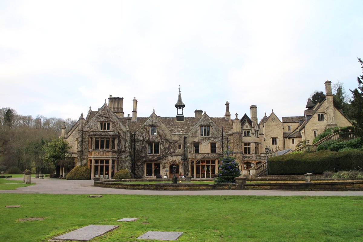 ブーバチカ カッスルクーム コッツウォルズ イギリス ２枚目写真はシェイクスピア ヘンリー四世 に登場するジョン フォルスタッフが住んでいた家で今はホテルになっているところだが ロンドンの場末のホテルと変わらない値段で泊まれることに驚きを