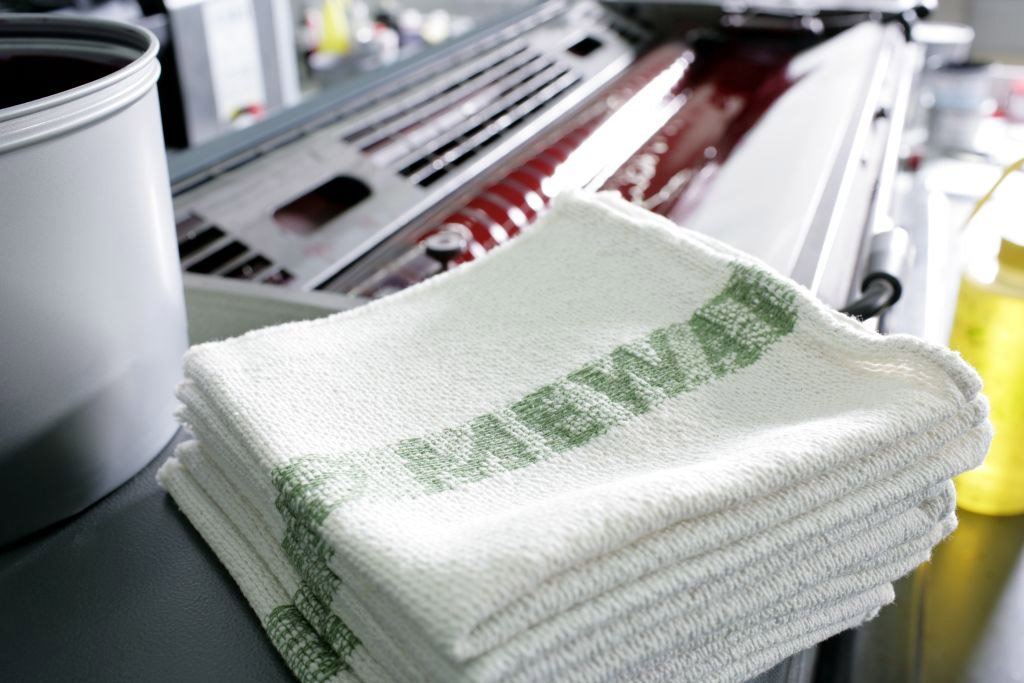 Mewa_CZ's tweet photo. Jak na Nový rok, tak po celý rok ... bezpečně, čistě a spolehlivě v pracovnich oděvech od společnosti MEWA v praktickém pronájmu!
https://t.co/Np1V9rveZH
#MEWAtm #textilmanagement #fullservice #nechtetonanas #pf2019 https://t.co/tXhp0JjYse