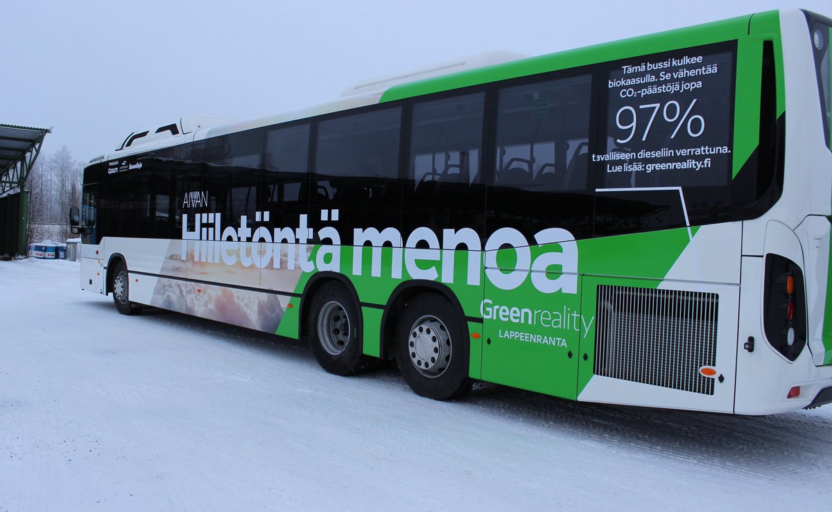 GreenrealityLPR's tweet photo. #Lappeenranta paikallisliikenteeseen tulee kaksi #kaasubussi'a. Nyt liikennöinnin aloittavissa busseissa käytetään #Gasum biokaasua. Lpr paikallisliikenteessä on jo nyt kolmasosa busseista vähäpäästöisiä Euro6 busseja. https://t.co/2Hfu23lNZY #Savonlinja #liikenne #greenreality https://t.co/rlz9zPvG0g