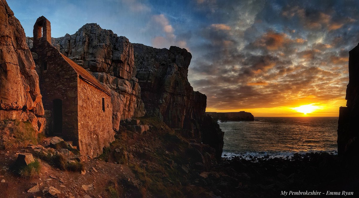 MyPembsEmmaRyan's tweet image. A Beautiful Peaceful Sunrise at St Govans yesterday morning @ruthwignall @kelseyredmore @visitwales @VisitPembs @PembsCoast @ItsYourWales @DerekTheWeather @behnazakhgar @itvcoastcountry @BBCWalesNews @FBMHolidays #Sunrise #stgovans #chapel #Pembrokeshire #findyourepic