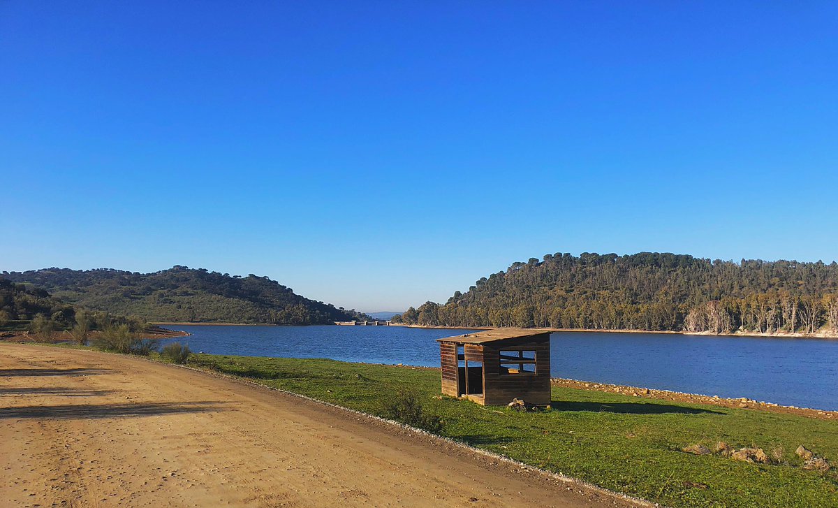 Raul_GordilloB's tweet photo. +10 km 🏃🏼‍♂️por el espectacular Embalse de #Valuengo. 
Lugar lleno de naturaleza, de aire puro, de vida. 
Y en la compañía de un grande. 

#Seguimos 💪🏾 https://t.co/FaKoYVY9Lk