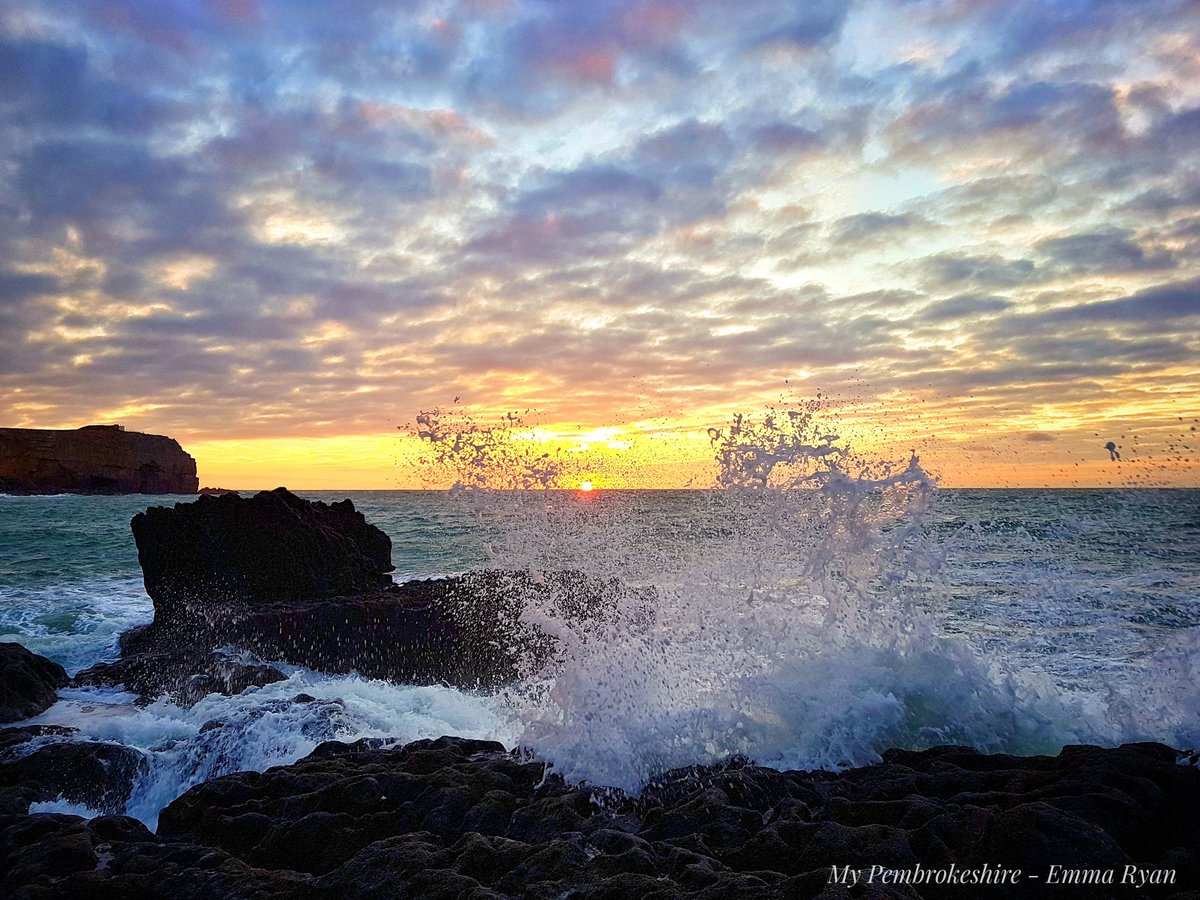 MyPembsEmmaRyan's tweet image. Sunrise Splash at St Govans @ruthwignall @kelseyredmore @ItsYourWales @itvweather @itvcoastcountry @VisitPembs @visitwales @PembsCoast @DerekTheWeather @behnazakhgar @BBCWalesNews @FBMHolidays @WalesCoastUK #SUNRISE #waves #stgovans #Pembrokeshire #findyourepic