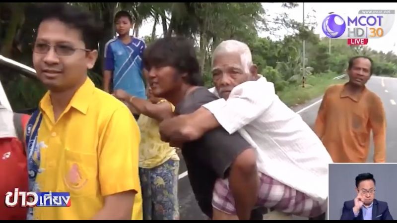 TNAMCOTEnglish's tweet photo. Villagers, living along the coastal areas have been evacuated as tropical storm Pabuk will make landfall in Nakhon Si Thammarat tomorrow. Provincial authorities have prepared 190 evacuation centers to accommodate 86,000 people. @TNAMCOT https://t.co/9VfyVZuD1r