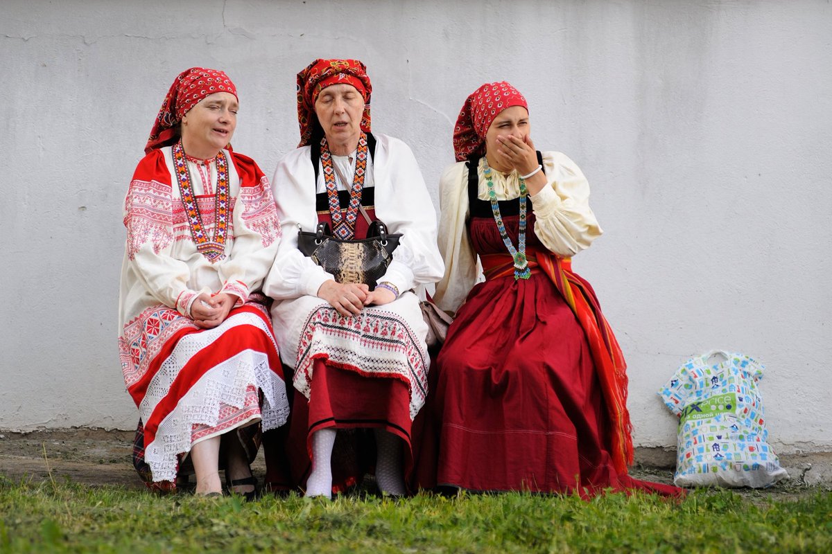 公式 旅らびcom 世界の絶景まとめ サラファン の詳細情報 国 ロシア 民族衣装の詳細 ロシアの女性 が着用する衣装 ロシアのお土産として有名なマトリョーシカも着用しています ふんわりしたブラウスに 長いジャンパースカートを重ね着した