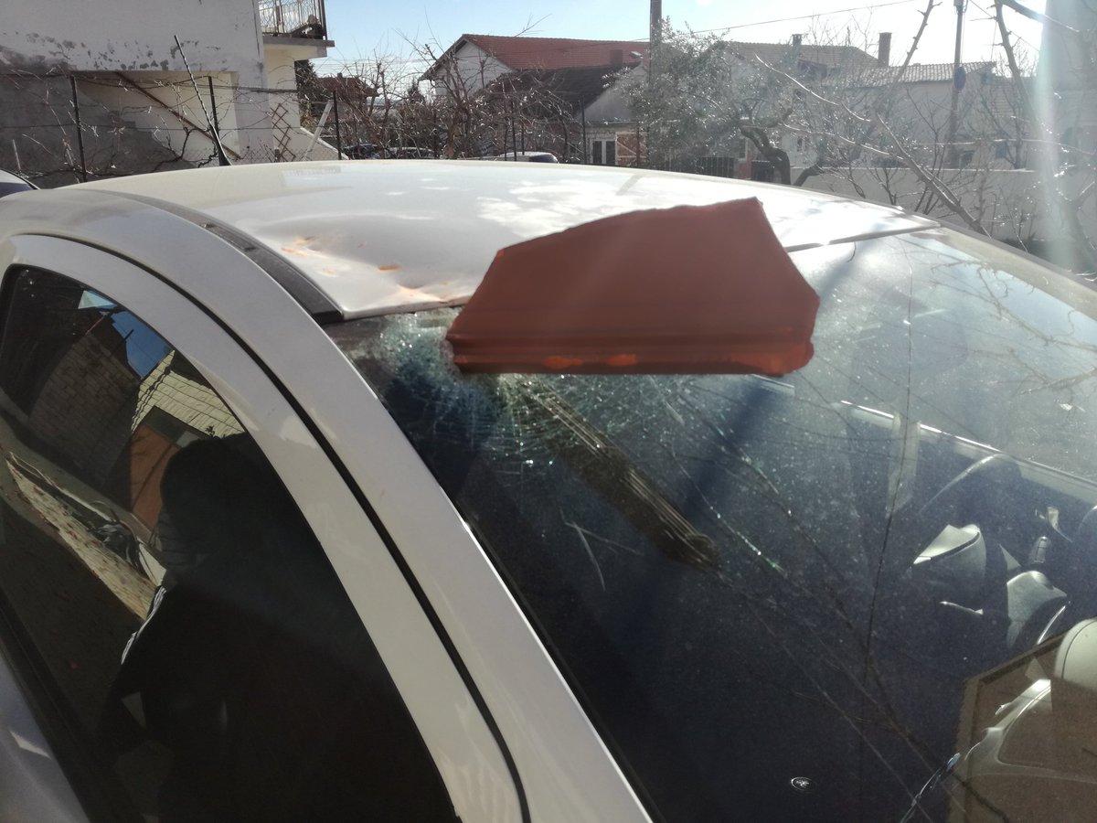 #Posedarje: bura nosila dijelove krovova i dimnjake, oštećena stabla i automobili. <a href="/novahr/">Nova TV</a> <a href="/DNEVNIKhr/">DNEVNIK.hr</a>