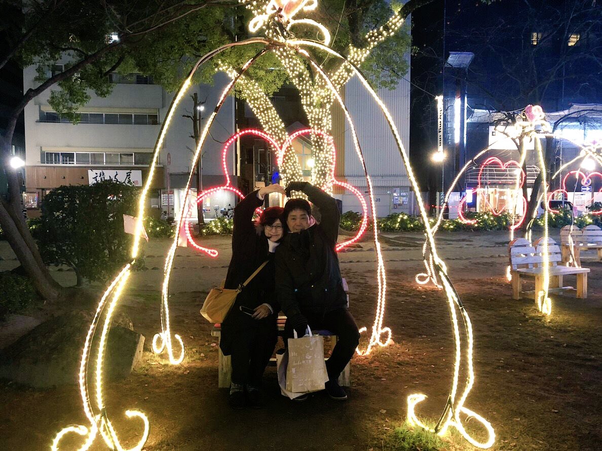 菅本香菜 旅するおむすび屋 高校時代から付き合ってて結婚した両親 50歳を過ぎても遊び方が高校生の頃から変わってないみたい 結婚に希望を持っていいのかもしれない と両親を見てたら思う 笑 菅本香菜 旅するおむすび屋 高校時代から付き合ってて結婚した両親 50歳を過ぎても遊び方が高校生の頃から変わってないみたい 結婚に希望を持っていいのかもしれない と両親を見てたら思う 笑