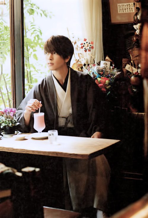 yamapindo's tweet photo. Comments about Yamapi as #1 

"He used to wear kimono for  drama. It was so cool and too good to be forgotten " 
"We want to worship that beautiful face for New Year" 
"I want to walk hand in hand with Yamapi in kimono ☺" 

>> https://t.co/Lrk8SJzQnJ https://t.co/zScvjLwZBm