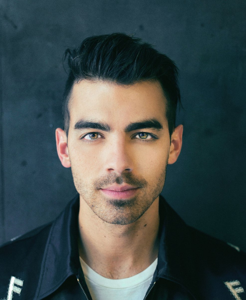 jghamsari's tweet photo. Singer @joejonas shot in London. #joejonas #jonas #jonasbrothers #photography #portrait #London #sophieturner https://t.co/0lxHUzWleb
